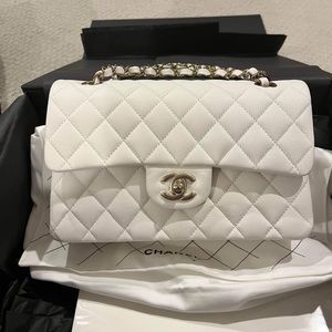 Chanel 22B Small Classic White Caviar Lghw